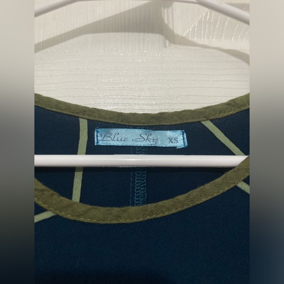 Blue Sky tunic - Picture 2 of 4